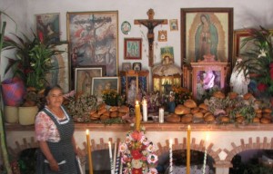 Alta Gracia at her Altar - Teotitlan ©John Lamkin Alta Gracia (Line of the Spirit dyemaker) at her Altar ©John Lamkin